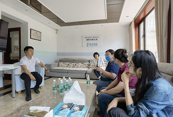 口腔頜面整形創(chuàng)傷外科攜手多學(xué)科聯(lián)合團(tuán)支部開(kāi)展人文關(guān)懷活動(dòng)