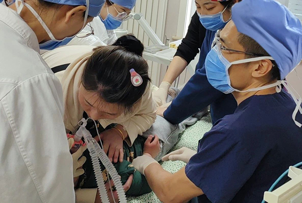 全麻下治療，為特殊患兒解除病痛